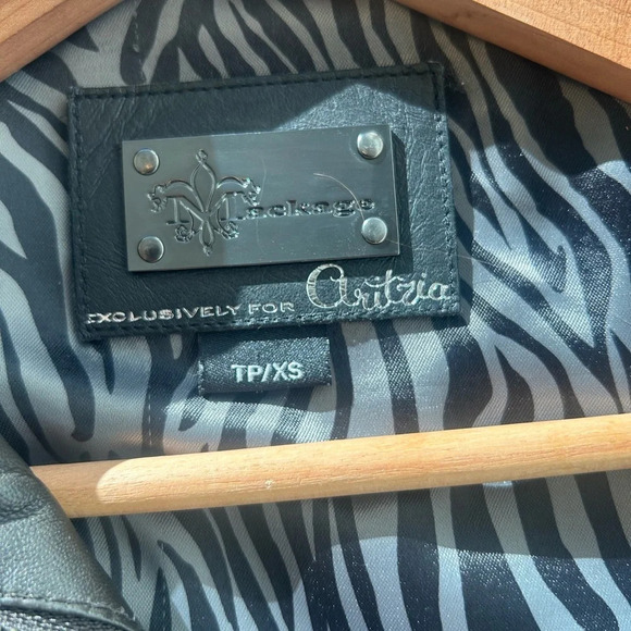 Mackage for Aritzia NWOT land skin leather coat XS in dark olive green. Amazing! - Picture 15 of 16